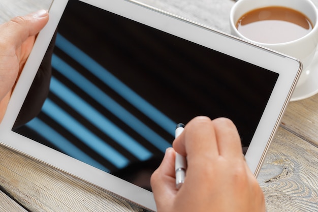 Jak wybrać tablet graficzny z ekranem odpowiedni do Twoich potrzeb?