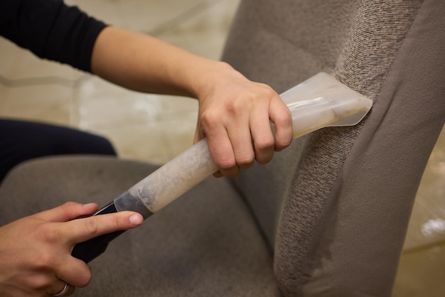 Jak naprawić skórzaną kanapę i zachować jej pierwotny wygląd?