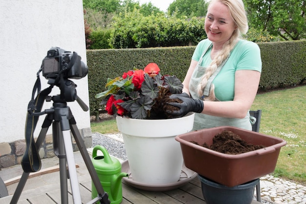 Jak urządzić mały ogródek, by cieszyć się zielenią na co dzień?