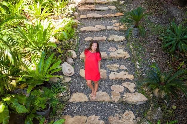 Z czego ścieżka w ogrodzie sprawdzi się najlepiej?