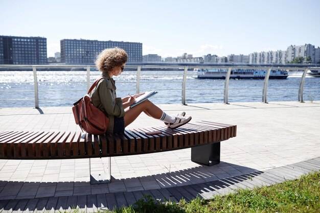 Czy ławka jest obiektem małej architektury?